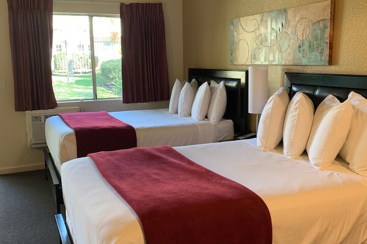 Room 16 of 40