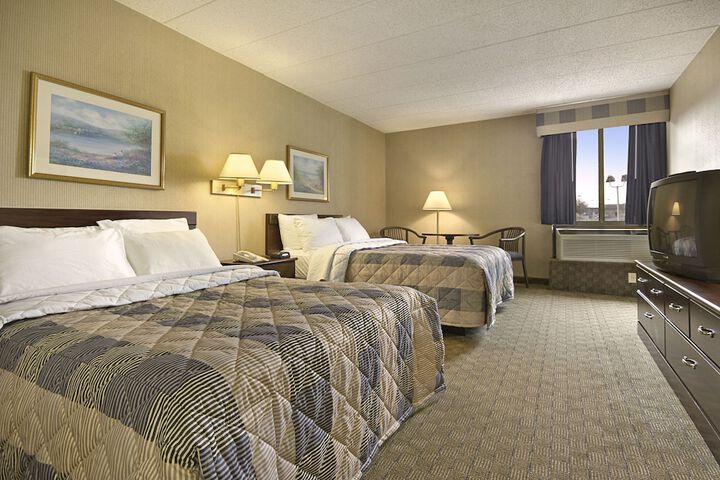 Room 8 of 12