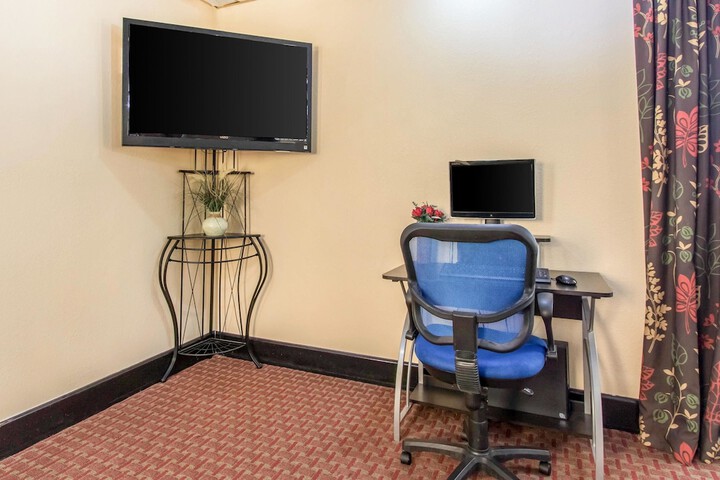 Business Center 25 of 25