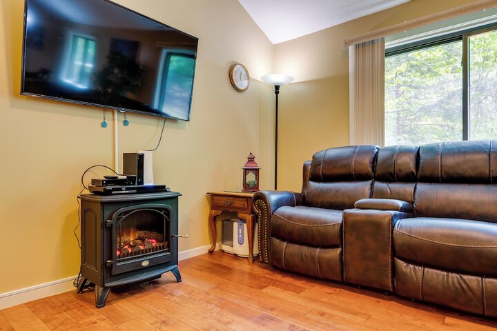 Bartlett Townhome w / Balcony: 1 Mi to Ski Resort!