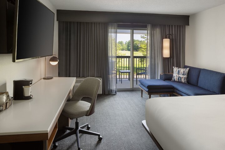 Courtyard by Marriott Edison Woodbridge