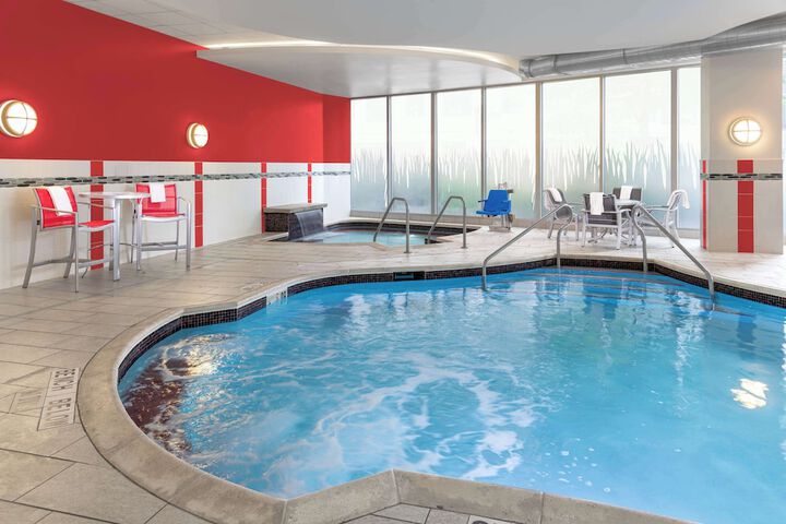 Hampton Inn & Suites Madison / Downtown