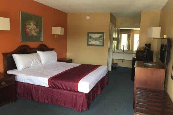 Room 16 of 28