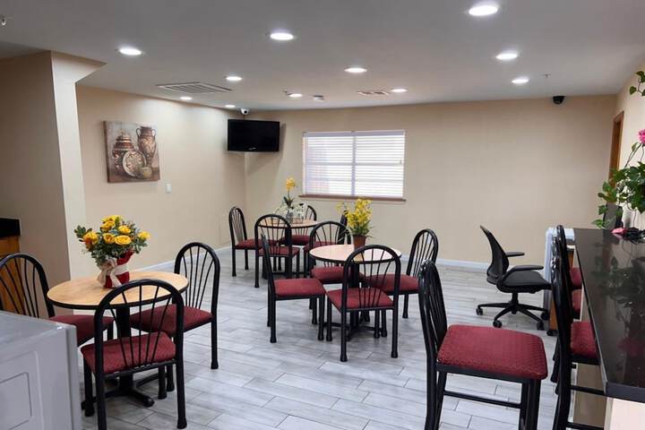 Ballroom/Hall 19 of 21