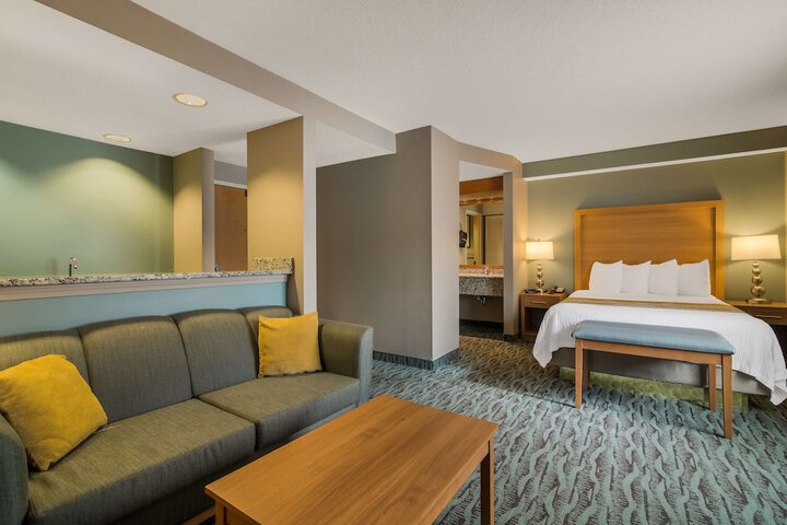 Best Western Plus Executive Court Inn & Conference Center