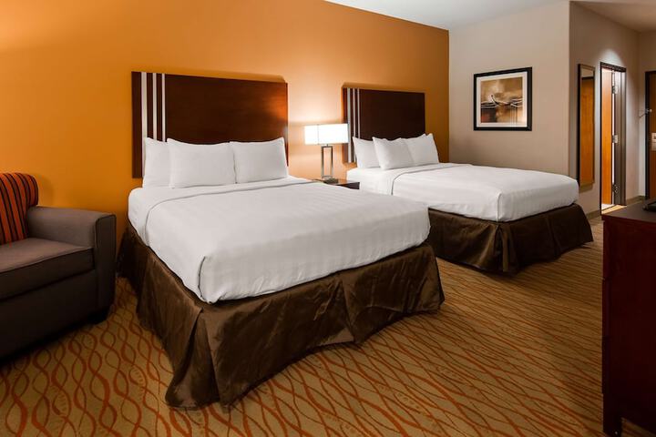 Room 16 of 28