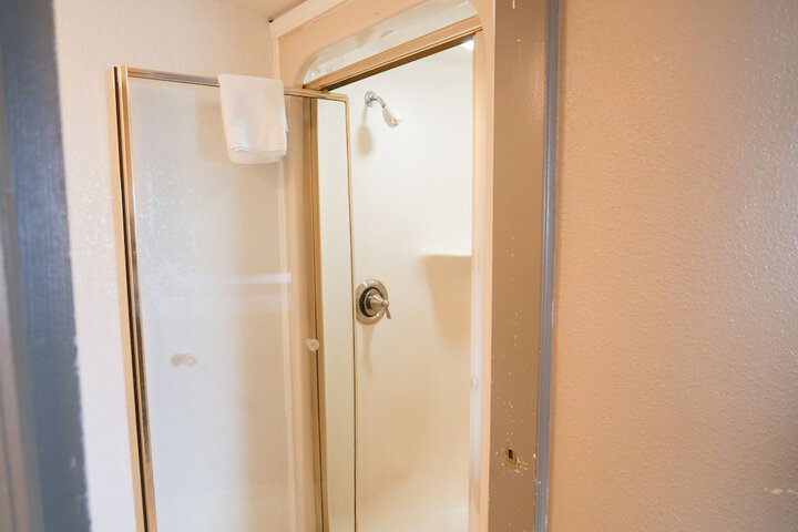 Room 11 of 38