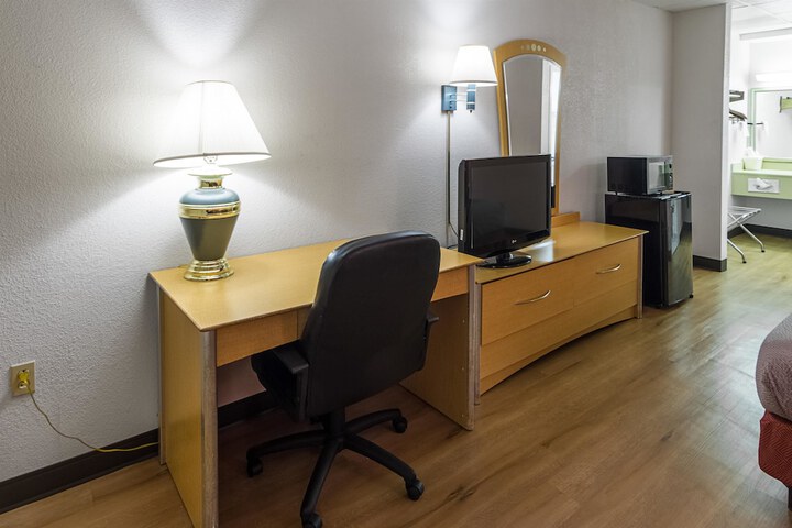 Room 13 of 28