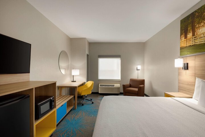 Days Inn & Suites by Wyndham Prattville-Montgomery