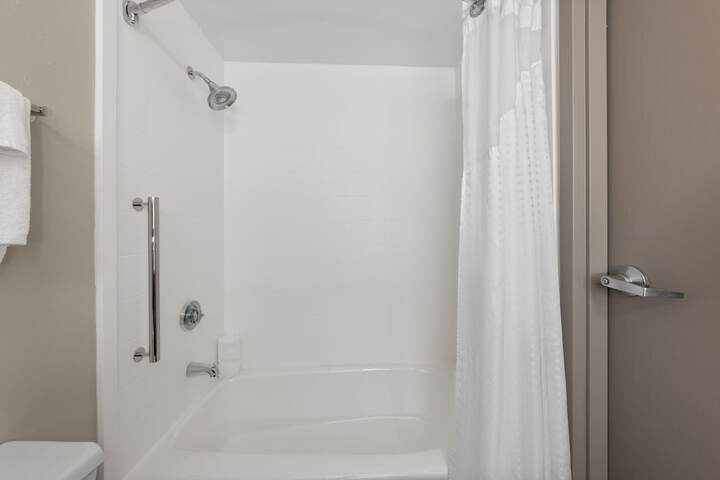 Holiday Inn Express Hotel & Suites Danbury - I-84 by IHG