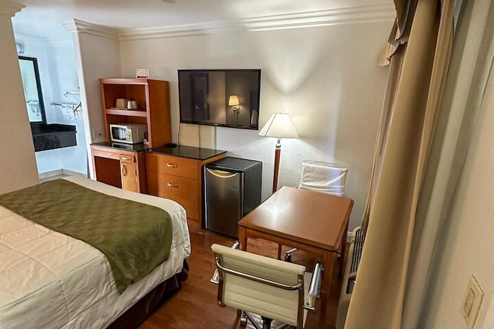 Room 34 of 65