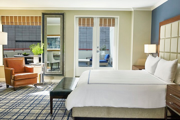 Room 53 of 122