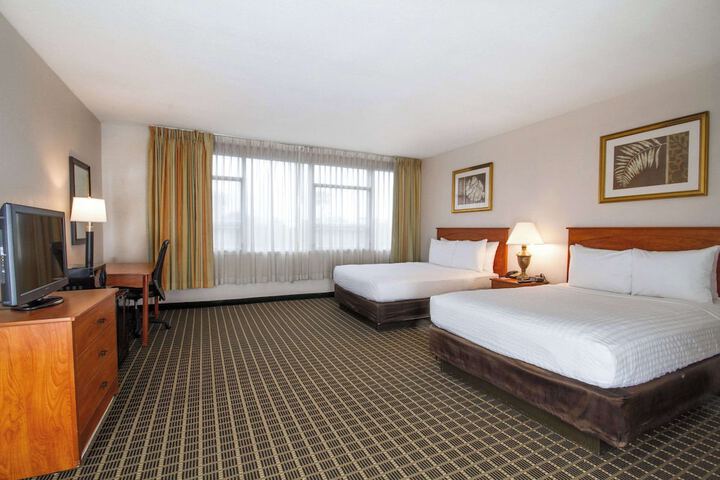 Clarion Inn & Suites Miami International Airport
