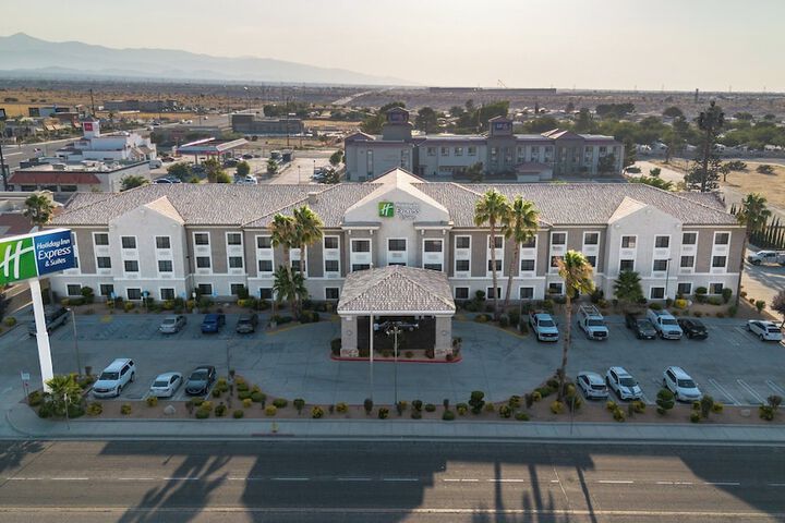 Holiday Inn Express Hotel & Suites Hesperia by IHG