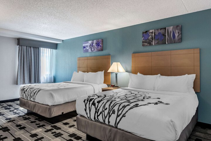 Room 13 of 32