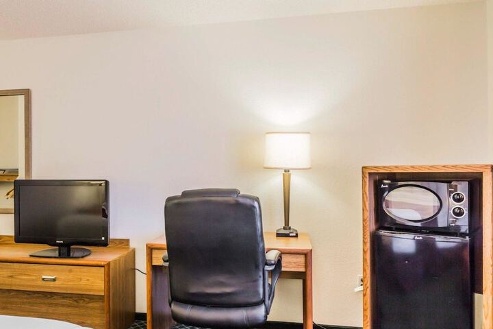 Room 12 of 32