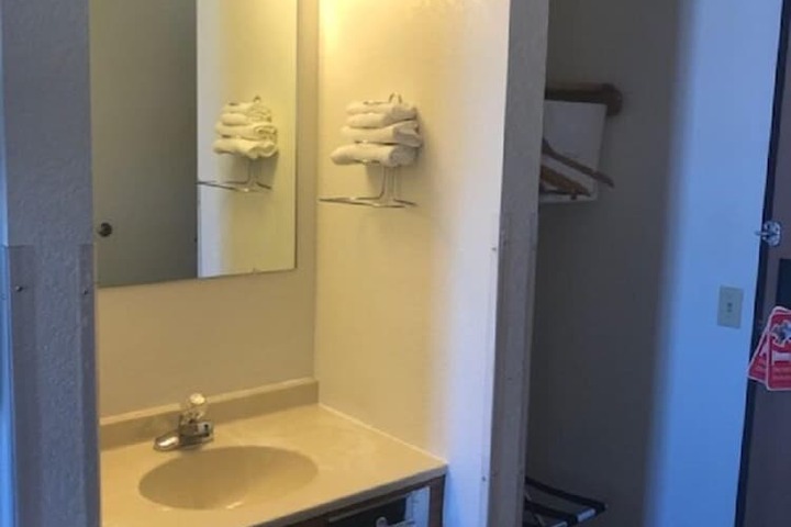 Room 11 of 42