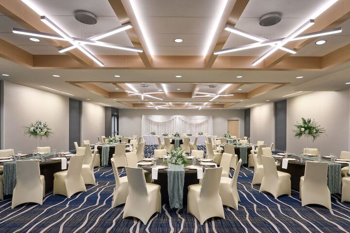 Ballroom/Hall 52 of 60