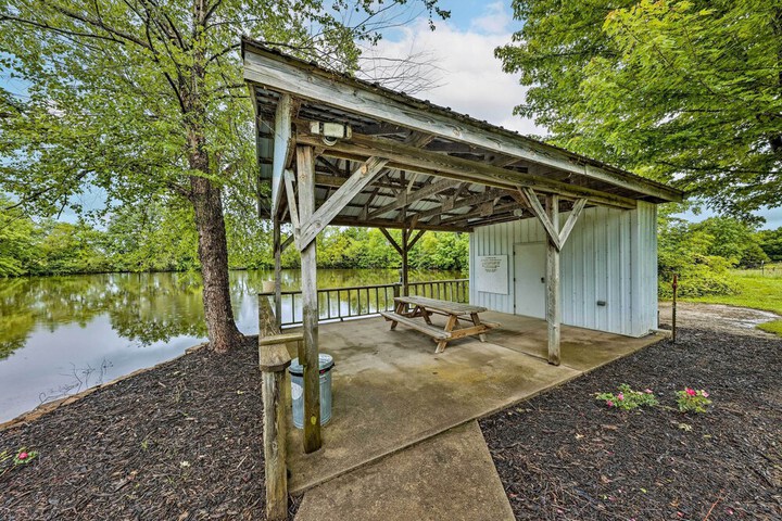 Waterfront Missouri Escape w / Private Pond & Dock!
