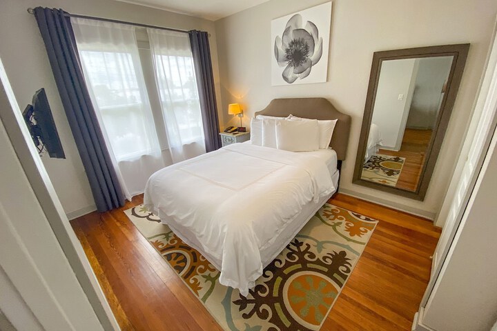 Room 27 of 65