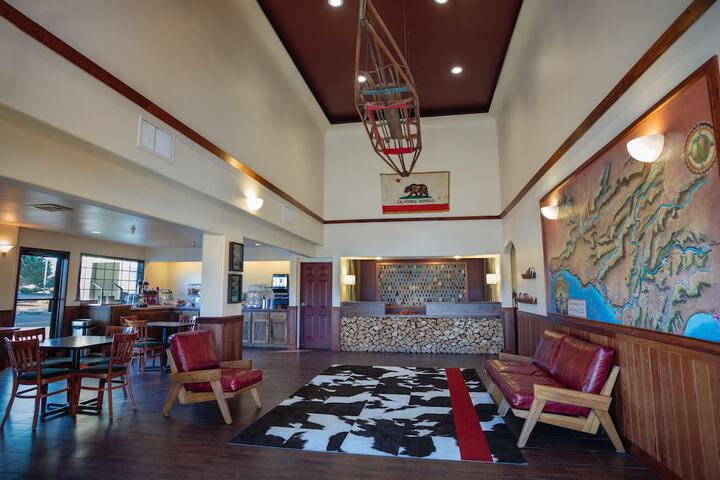 Hotel Interior 10 of 33