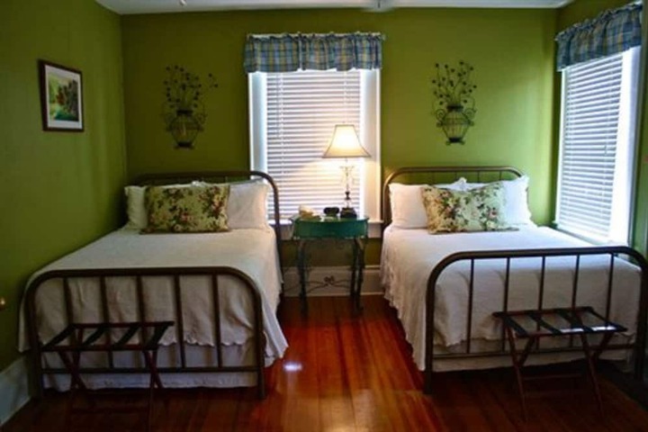 Room 25 of 37