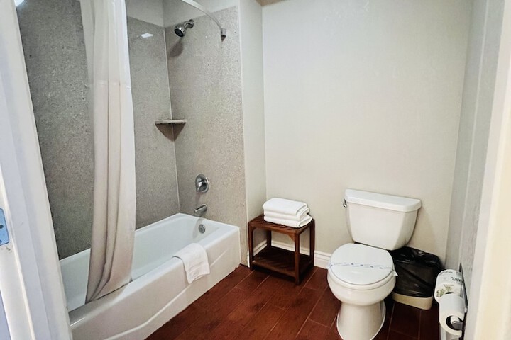 Room 35 of 62