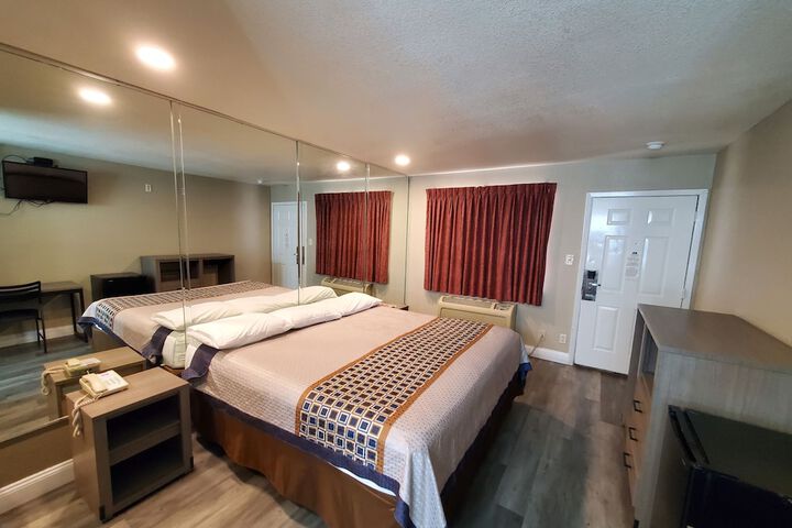 Room 18 of 30