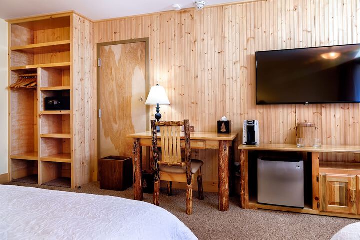 Room 35 of 71