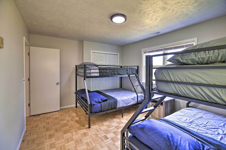 Bluefield Retreat w / Pool Table: Near Parks!