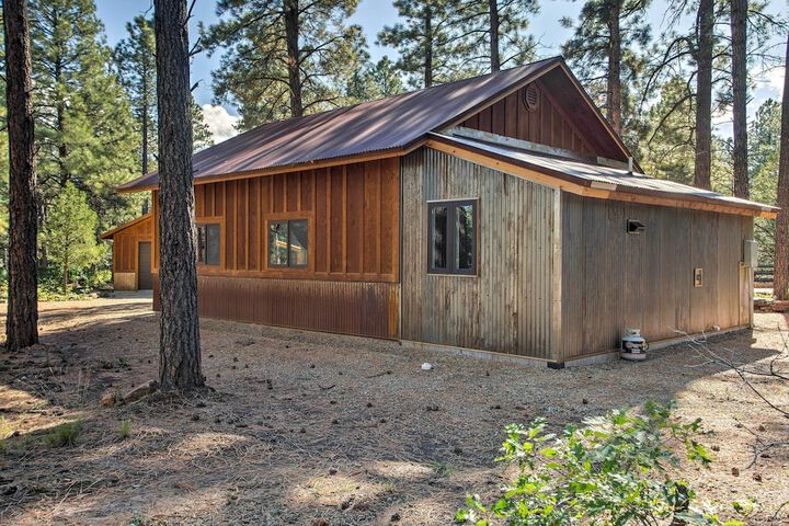 Mancos Cabin Rental on 80 Acres w / Mountain View!