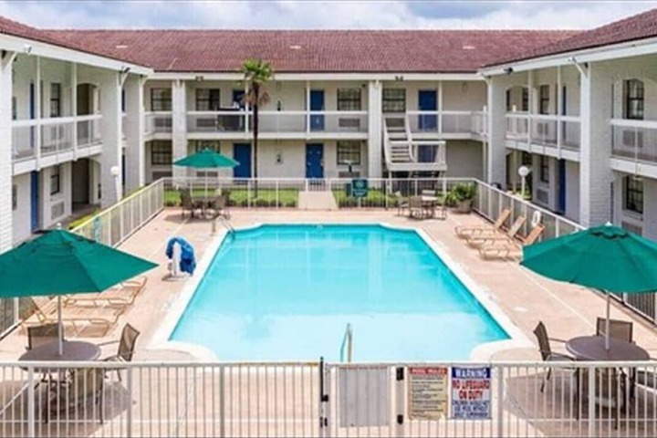 Pool 11 of 53