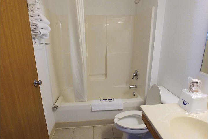 Americas Best Value Inn Charlotte MI