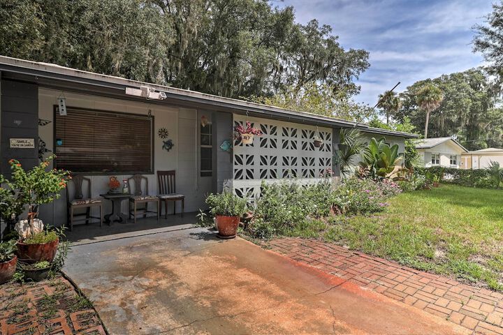 Jacksonville Getaway w / Yard 2 Mi to Beach!