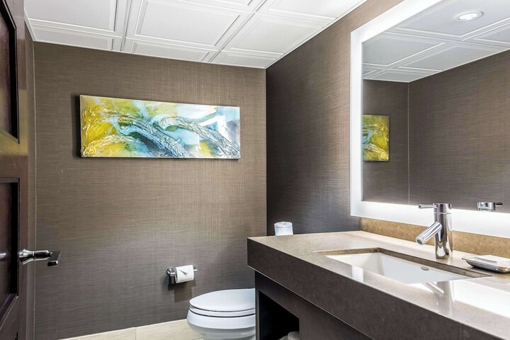 Oasis Hotel & Convention Center an Ascend Collection Hotel