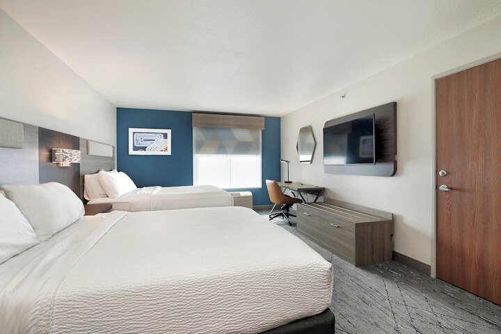 Holiday Inn Express & Suites New Berlin by IHG