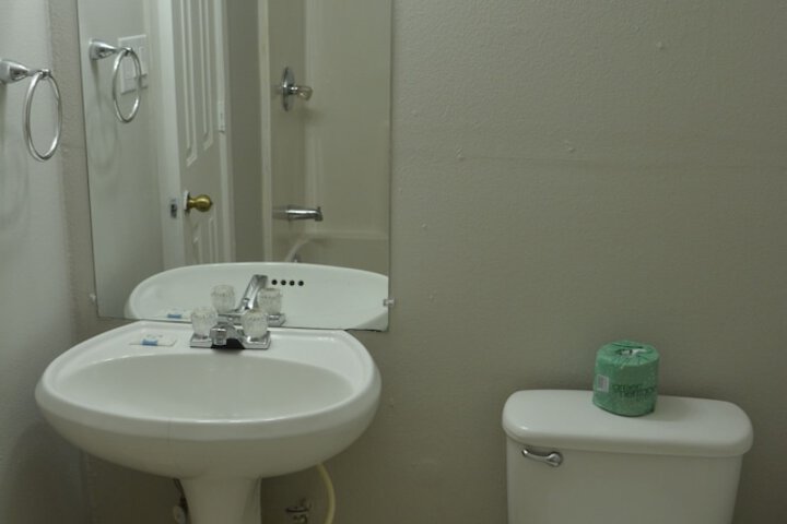 Room 8 of 12