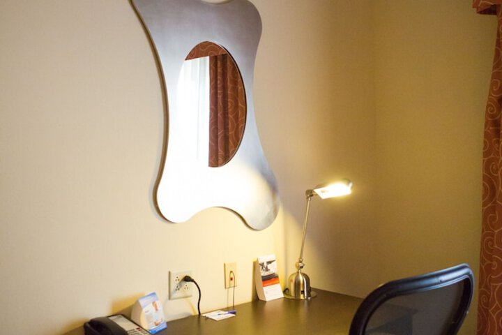 Room 32 of 90