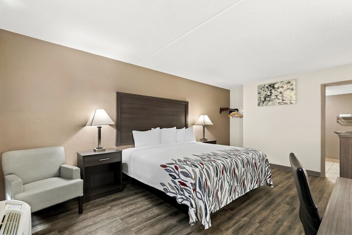 Room 9 of 38