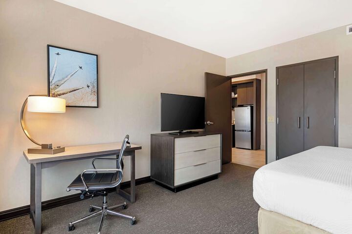 Best Western Plus Executive Residency Rigbys Water World Hotel
