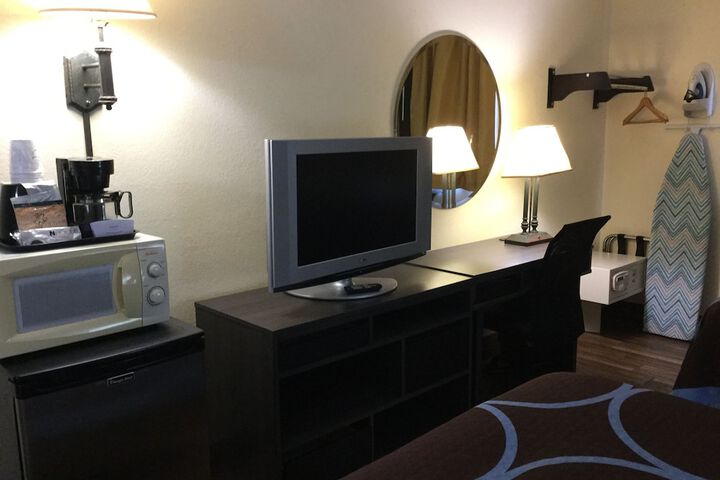 Room 21 of 32