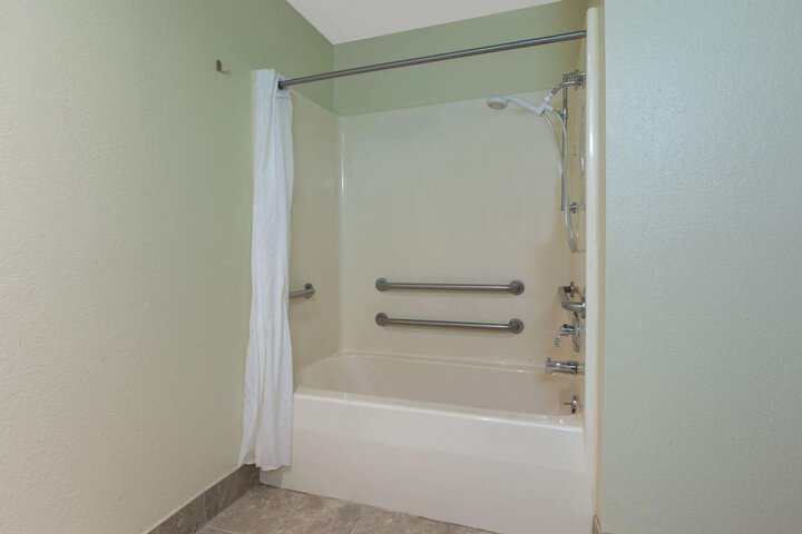 Room 32 of 47