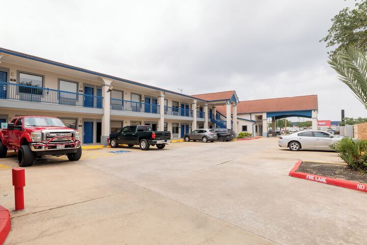 Azul Inn Houston Hobby Airport