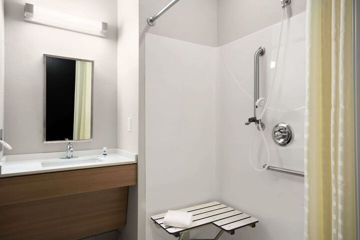 Room 13 of 18