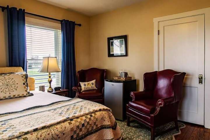 Room 10 of 16