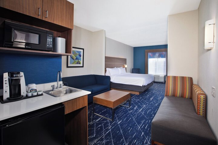 Holiday Inn Express Hotel & Suites Auburn Hills by IHG