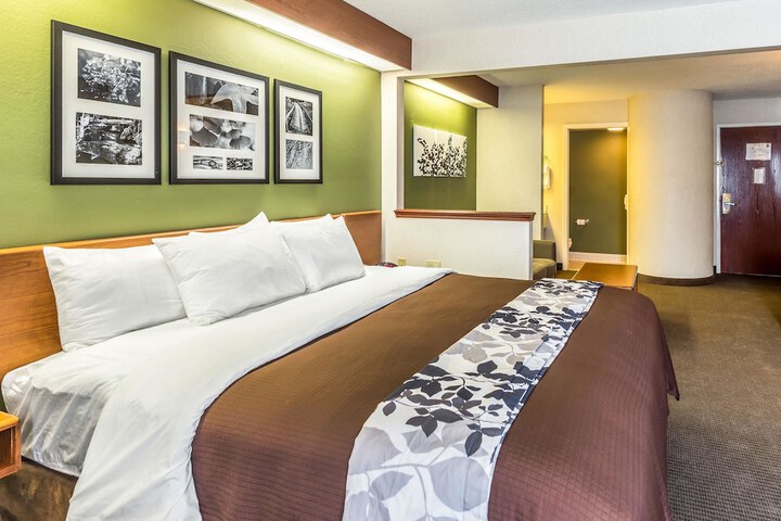 Room 32 of 61