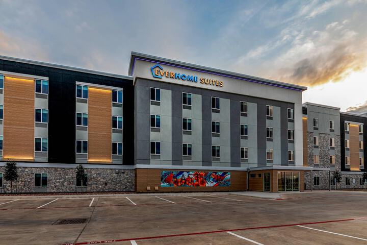 Everhome Suites Bastrop by Choice Hotels