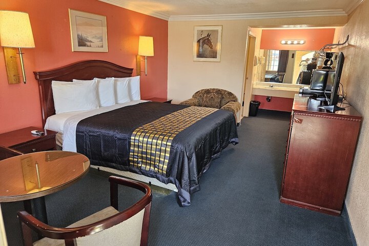 Room 11 of 23