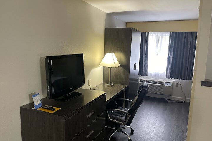 Room 12 of 36